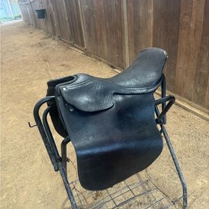 Black Cutback Saddleseat English Saddle